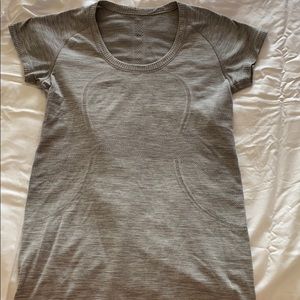 Lululemon swiftly breathe shirt size 8